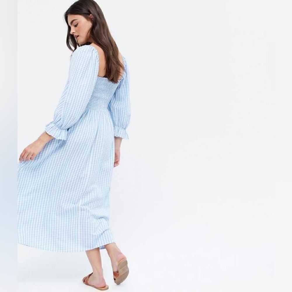 New Look Petite shirred textured midi dress in blue gingham - Picture 6 of 8